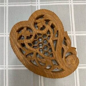 RARE Vintage Carved Honeycomb & Grape Leaves Footed Trivet 5” x 4” x 1/2”
